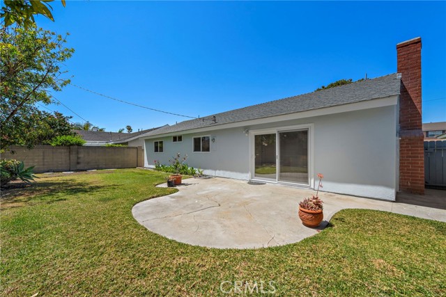 5852 Raphael Drive, Huntington Beach CA: https://media.crmls.org/medias/17279dbe-ac72-4d1c-a424-bd118828825e.jpg