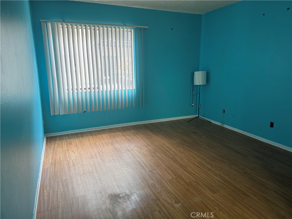 https://media.crmls.org/medias/172825e1-c43a-42ec-8128-53e63f2eef08.jpg?preset=X-Large