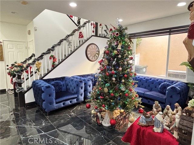 Detail Gallery Image 11 of 28 For 27700 Thalia Ln, Canyon Country,  CA 91351 - 3 Beds | 3 Baths