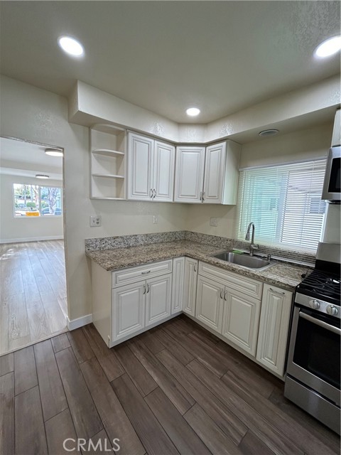 2033 W Burnett Street, Long Beach CA: https://media.crmls.org/medias/17299195-c11c-431a-bf54-491b8292e526.jpg