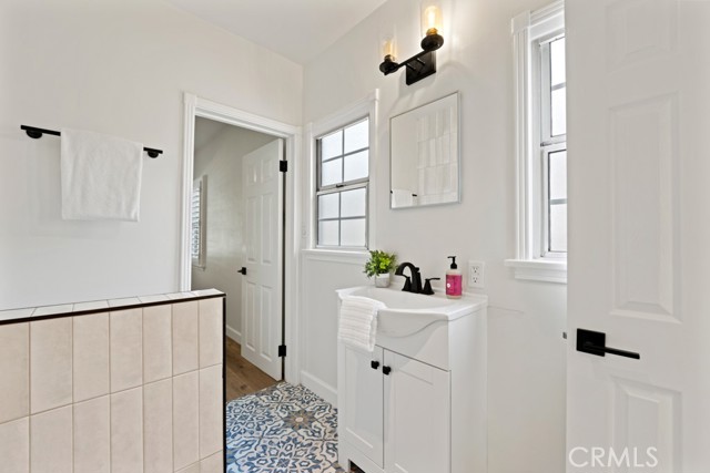 Detail Gallery Image 39 of 69 For 731 N Beachwood Dr, Burbank,  CA 91506 - 3 Beds | 2 Baths