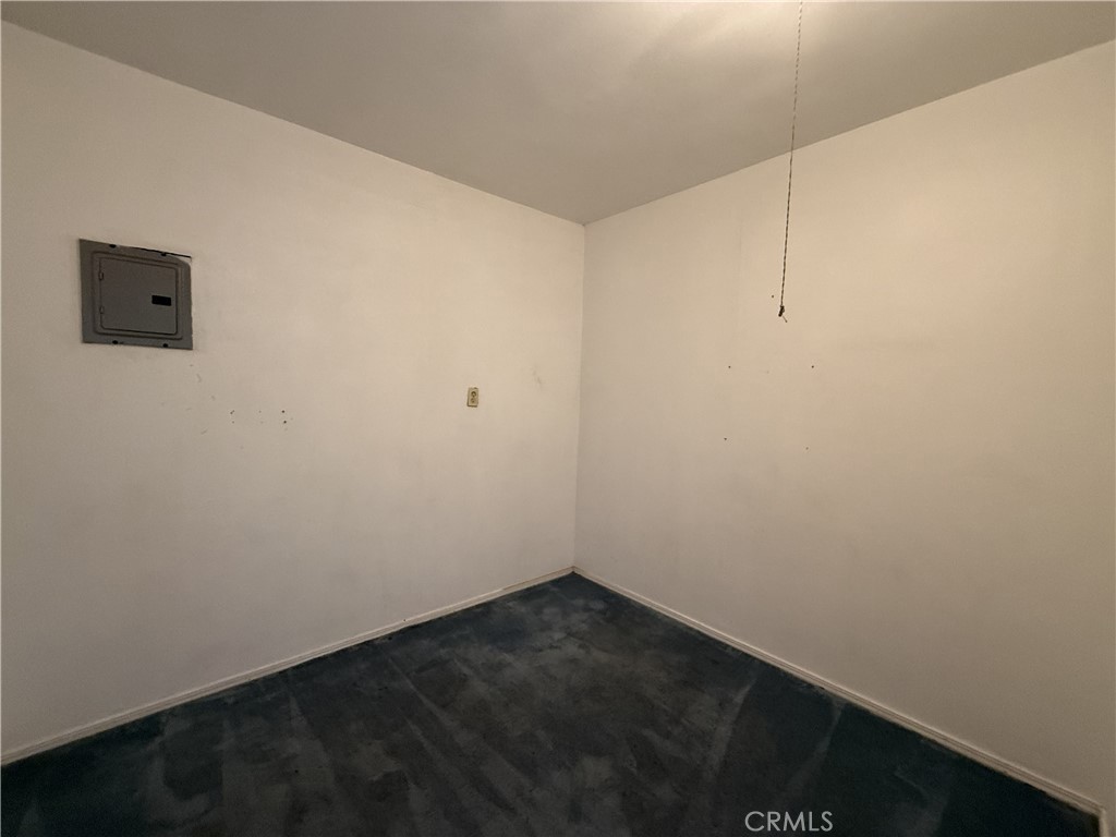 https://media.crmls.org/medias/172a2adc-f3cd-47a1-aa6c-f7b00483fddf.jpg?preset=X-Large