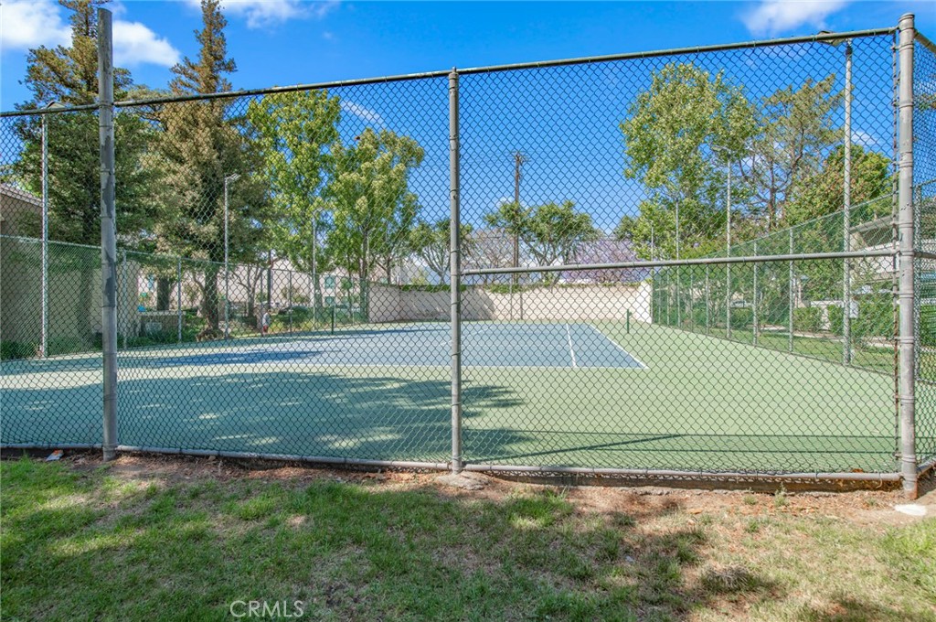 https://media.crmls.org/medias/172a2d35-5537-4f5f-bbe7-8155036b3239.jpg?preset=X-Large
