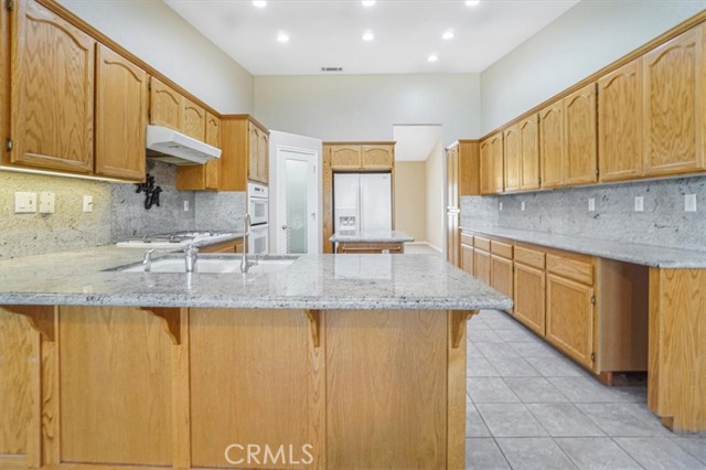 6940 Oak Vista Lane, Oak Hills CA: https://media.crmls.org/medias/172a6950-c385-4752-b650-3631587b8ab2.jpg