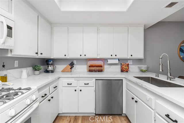 26232 Morning Glen, Lake Forest CA: https://media.crmls.org/medias/172a71af-0596-4b16-a3b8-813e5940c172.jpg