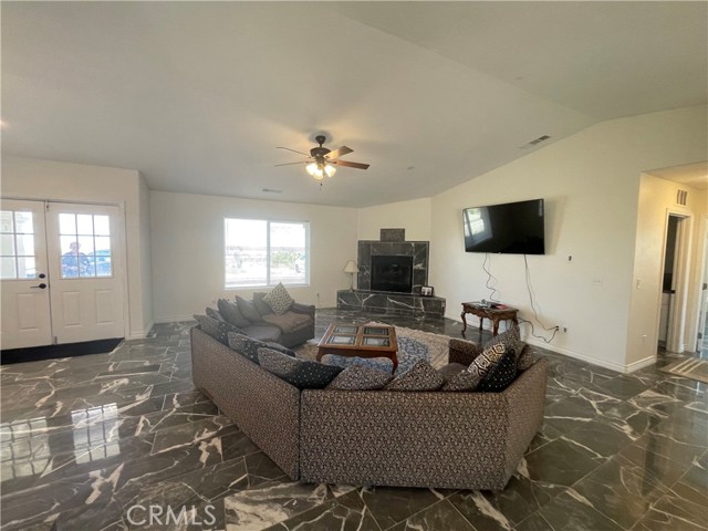 Detail Gallery Image 6 of 12 For 465 Solano Rd, Pinon Hills,  CA 92372 - 4 Beds | 2 Baths