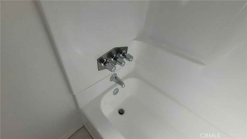 https://media.crmls.org/medias/172bb034-9b81-45df-8002-ce2ac6eae5a1.jpg?preset=X-Large