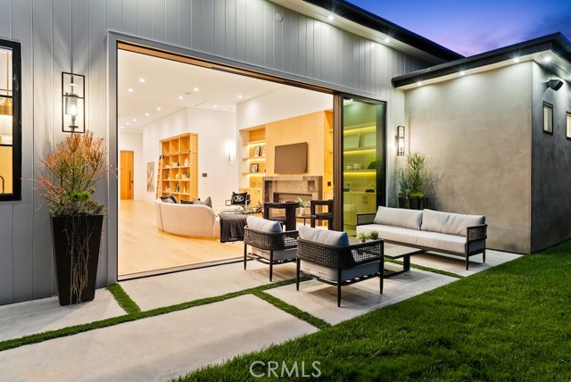 5727 Cahill Avenue, Tarzana CA: https://media.crmls.org/medias/172c3ee9-725c-4abe-ba5f-adb78cef67f0.jpg