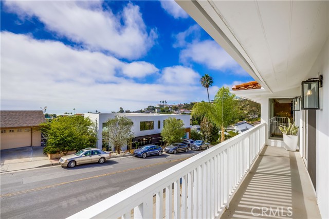 605 E Avenida San Juan, San Clemente CA: https://media.crmls.org/medias/172c54cf-50ab-4399-a217-bbd3449e53f1.jpg