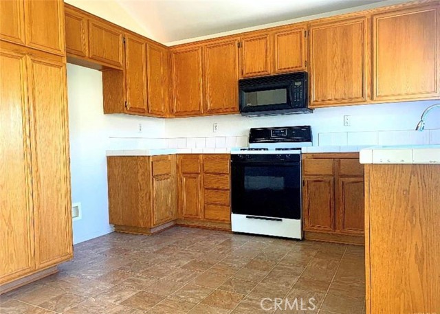Detail Gallery Image 6 of 13 For 15171 Teakwood, Lake Elsinore,  CA 92530 - 3 Beds | 2 Baths