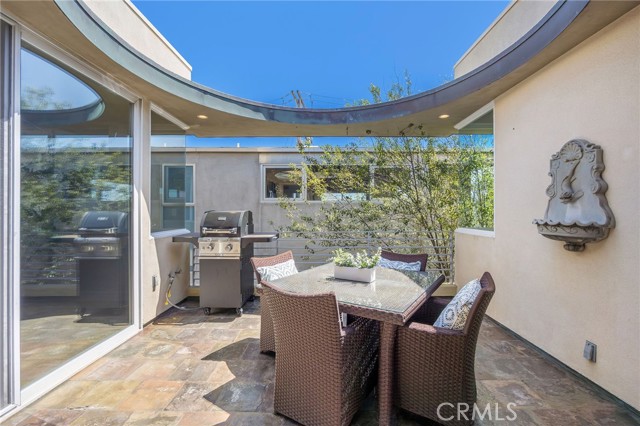 2303 Vista Drive, Manhattan Beach, California 90266, 4 Bedrooms Bedrooms, ,3 BathroomsBathrooms,Residential,For Sale,Vista,SB26092785