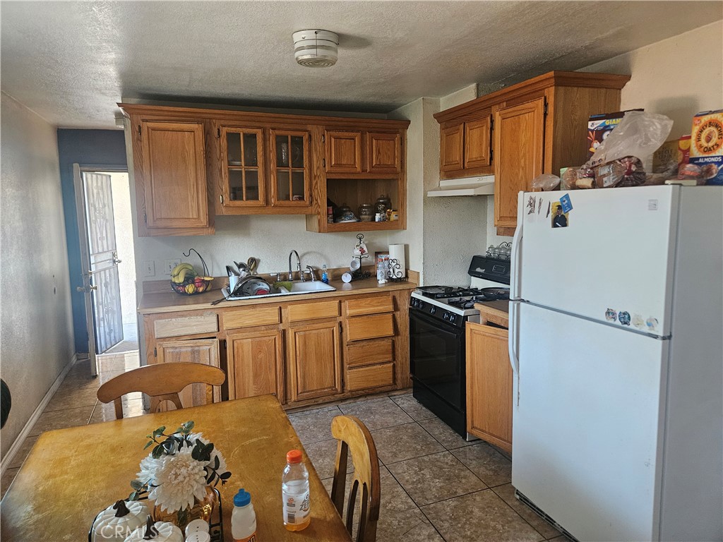https://media.crmls.org/medias/172d14b8-6261-42e9-8a7e-07570c11405a.jpg?preset=X-Large