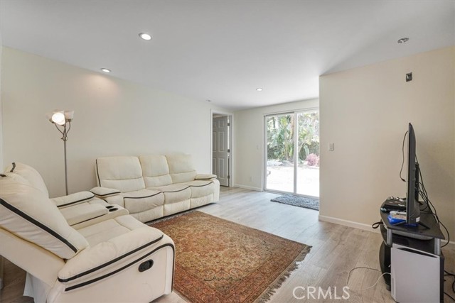 18352 Bessemer Street, Tarzana CA: https://media.crmls.org/medias/172dc2ab-3313-46f8-b5c5-034ec8e71701.jpg