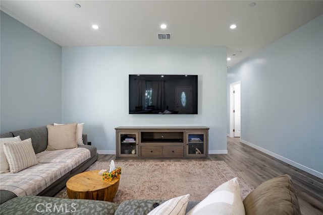 Detail Gallery Image 15 of 25 For 19560 Lanark St, Reseda,  CA 91335 - 3 Beds | 2 Baths