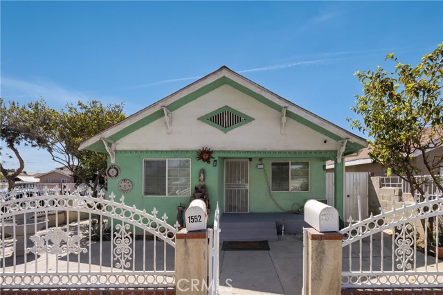 Detail Gallery Image 2 of 33 For 1550 E Sandison St, Wilmington,  CA 90744 - 6 Beds | 2 Baths