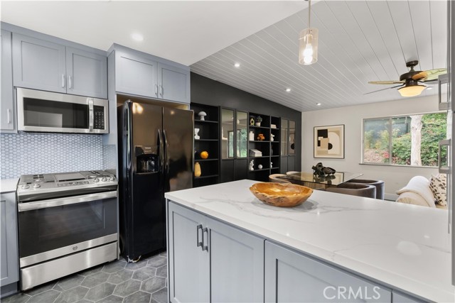645 Griffith Way, Laguna Beach CA: https://media.crmls.org/medias/17301eda-7bec-48ac-868d-85cb9e2613c1.jpg