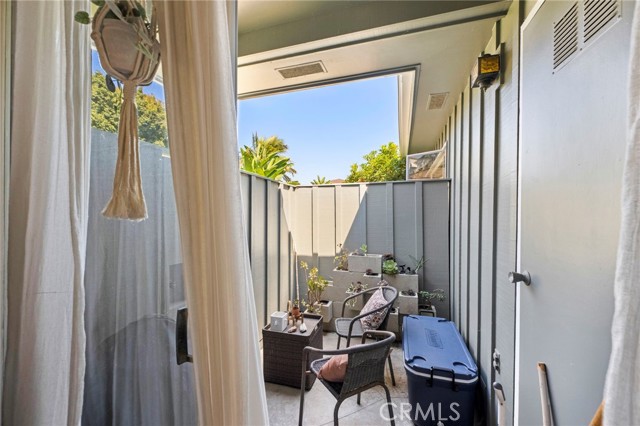 Detail Gallery Image 11 of 32 For 374 Carroll Park #1,  Long Beach,  CA 90814 - 2 Beds | 1 Baths