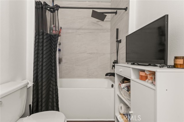 Detail Gallery Image 21 of 38 For 13243 Vanowen #2,  North Hollywood,  CA 91605 - 2 Beds | 3 Baths