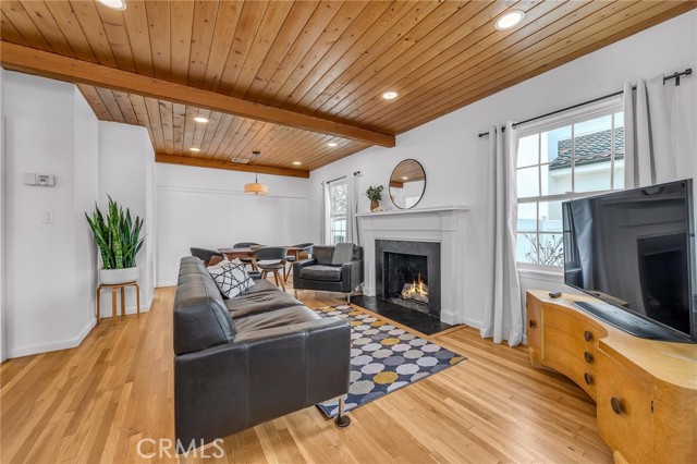 Detail Gallery Image 2 of 15 For 13958 Morrison St, Sherman Oaks,  CA 91423 - 3 Beds | 1 Baths