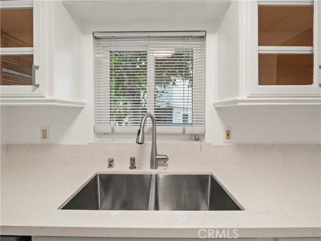 Detail Gallery Image 6 of 42 For 18411 Hatteras St #138,  Tarzana,  CA 91356 - 3 Beds | 2/1 Baths