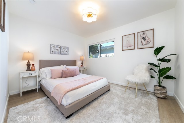 Detail Gallery Image 12 of 27 For 9038 Whitaker Ave, Northridge,  CA 91343 - 5 Beds | 2/1 Baths