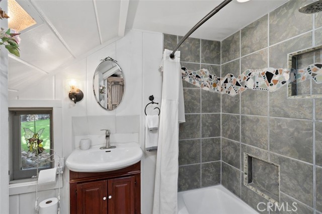 Detail Gallery Image 18 of 39 For 23230 Raymond St, Chatsworth,  CA 91311 - 2 Beds | 2 Baths