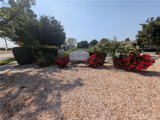 26200 Redlands Boulevard, Redlands CA: https://media.crmls.org/medias/17339cc0-a013-45cf-b8d5-d0dd9dfe5af4.jpg