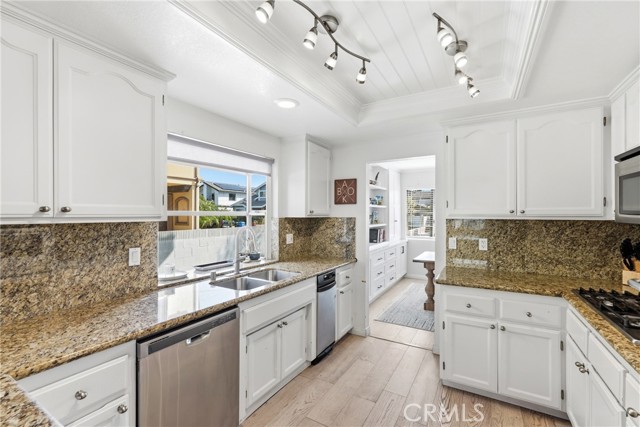 Detail Gallery Image 18 of 33 For 2213 Dufour Avenue #a, Redondo Beach,  CA 90278 - 3 Beds | 2/1 Baths