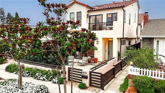613 Larkspur Avenue, Corona del Mar CA: https://media.crmls.org/medias/1734b716-1263-4ab4-a1a9-91d34cc7009e.jpg