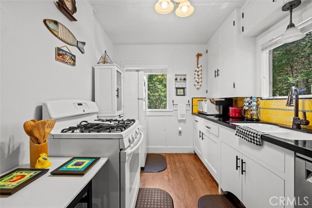 27048 State Highway 189, Blue Jay CA: https://media.crmls.org/medias/1735a7ce-821a-4bb2-aca7-cd2ab3a62c56.jpg