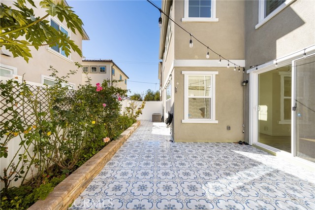 Detail Gallery Image 22 of 45 For 947 Aurora Ln, Costa Mesa,  CA 92626 - 3 Beds | 2/1 Baths