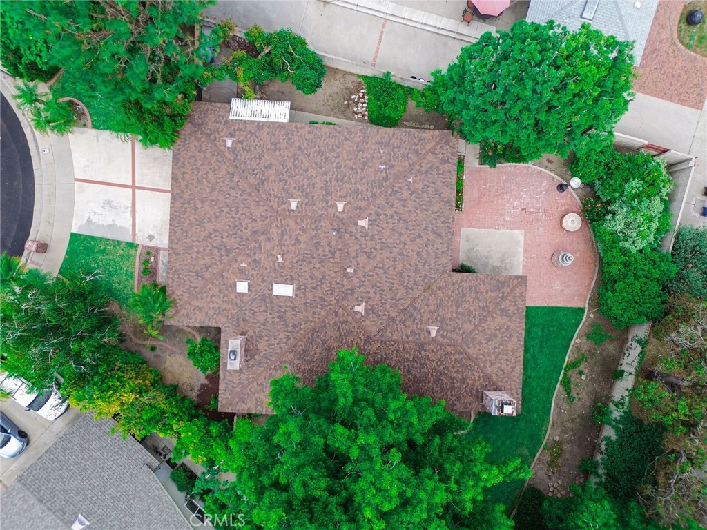 https://media.crmls.org/medias/1736779a-7b5a-4439-b2f9-4408d477ef6b.jpg?preset=X-Large