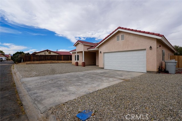 Detail Gallery Image 3 of 31 For 10304 Primrose Ave, Hesperia,  CA 92345 - 3 Beds | 2 Baths