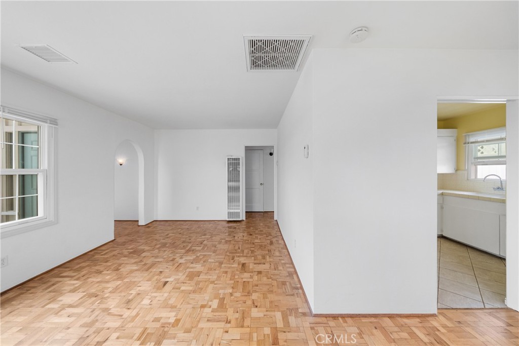 https://media.crmls.org/medias/1737aa47-6787-4215-ad2c-d66dc9a83008.jpg?preset=X-Large