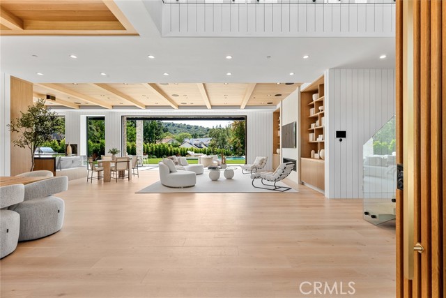 4601 Vista De Oro Avenue, Woodland Hills CA: https://media.crmls.org/medias/1738e35d-a4d2-440a-9468-86941f1d03fd.jpg