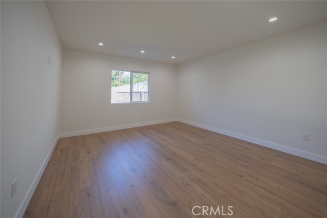 Detail Gallery Image 9 of 12 For 14727 Leadwell, Van Nuys,  CA 91405 - 3 Beds | 2/1 Baths