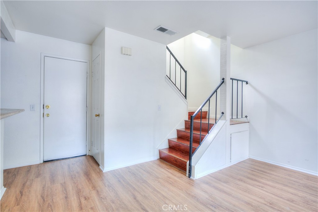 MLS #WS25276724 image #9