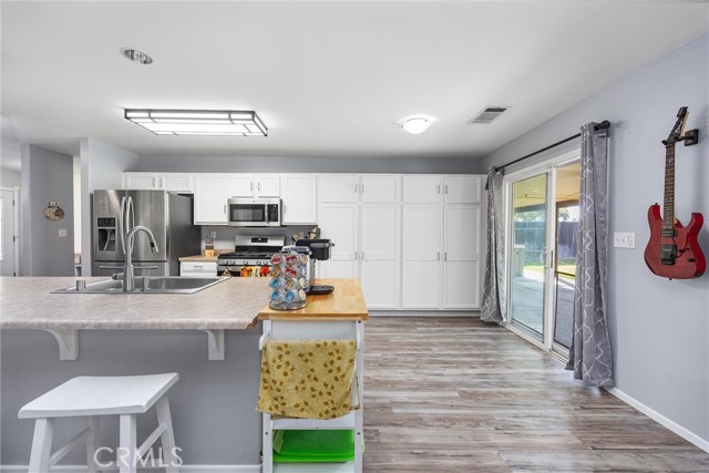 Detail Gallery Image 10 of 37 For 12305 Quiet Pasture Dr, Bakersfield,  CA 93312 - 4 Beds | 2 Baths