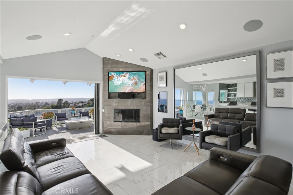 173b0a3c F47f 401d Bcd8 33f858ab86c8