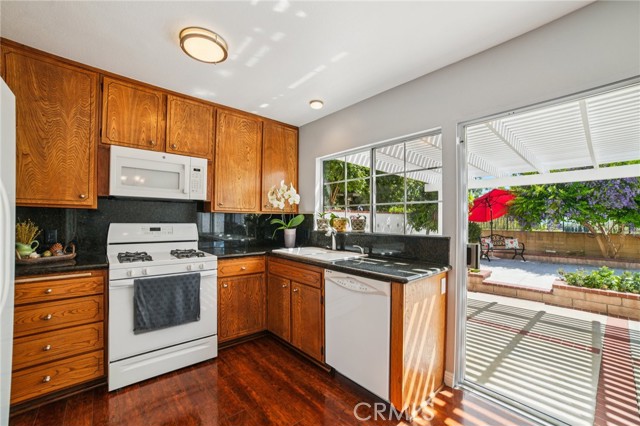 23441 Via Ronda, Mission Viejo CA: https://media.crmls.org/medias/173b1d6b-7a1e-411c-9c3b-281c570cbbae.jpg