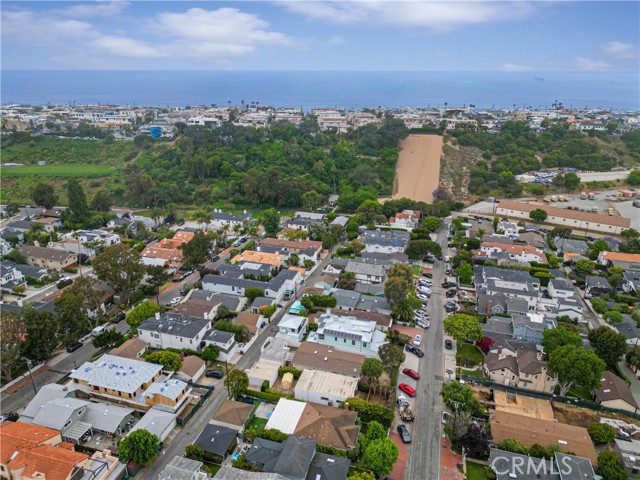 588 33rd Street, Manhattan Beach, California 90266, 2 Bedrooms Bedrooms, ,1 BathroomBathrooms,Residential,Sold,33rd,RS24116032