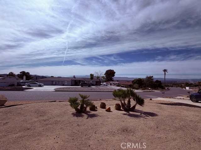 https://media.crmls.org/medias/173b8c1e-c7b5-4f0d-9861-2cd97062df52.jpg?preset=X-Large