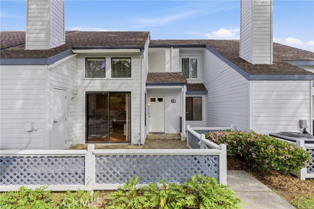 Detail Gallery Image 2 of 28 For 81 Briarglen, Irvine,  CA 92614 - 2 Beds | 2 Baths