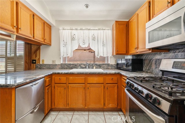 Image 8 of 31 For 22533 Kinross Lane
