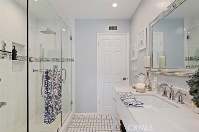 Detail Gallery Image 14 of 27 For 11917 Paso Robles, Granada Hills,  CA 91344 - 3 Beds | 2 Baths