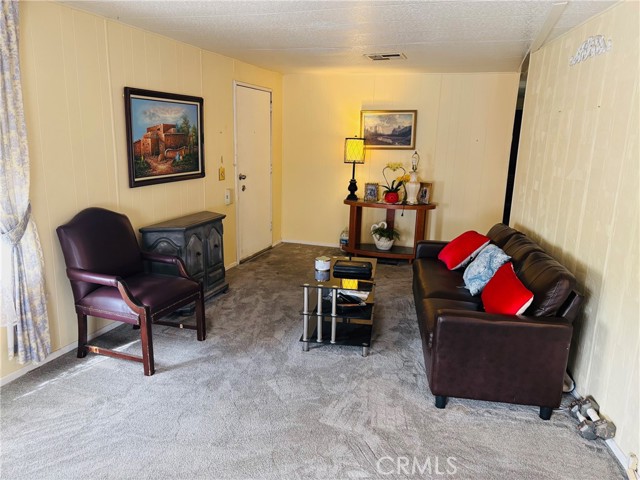 Detail Gallery Image 5 of 17 For 13393 Mariposa Rd #115,  Victorville,  CA 92395 - 2 Beds | 2 Baths