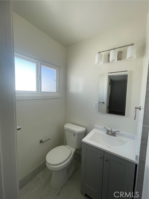 Detail Gallery Image 9 of 13 For 14413 Califa St #3,  Sherman Oaks,  CA 91401 - 3 Beds | 2 Baths