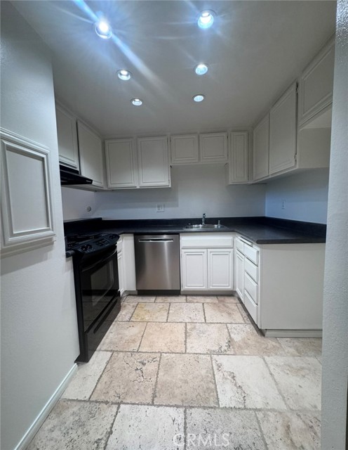 3032 Associated Rd, Fullerton CA: https://media.crmls.org/medias/173dfc09-4d32-4527-a8c0-4b72cef92056.jpg