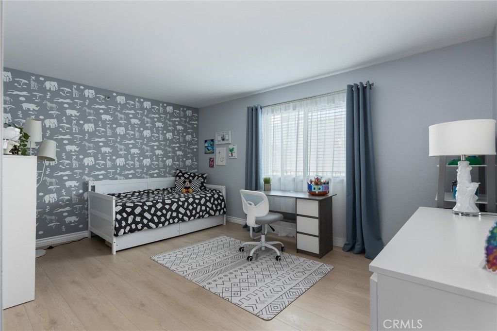 https://media.crmls.org/medias/173f16d4-3748-4965-80de-1c0087bd80ca.jpg?preset=X-Large