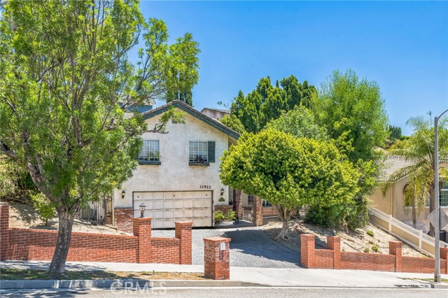 Detail Gallery Image 12 of 15 For 11922 Louise Ave, Granada Hills,  CA 91344 - 4 Beds | 3 Baths